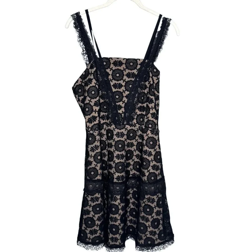 Lucy Paris Dress Womens Medium Black Lace Fit Flare V Neck Cocktail LPH603123